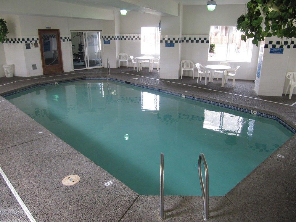 Ebb Tide Oceanfront 2*